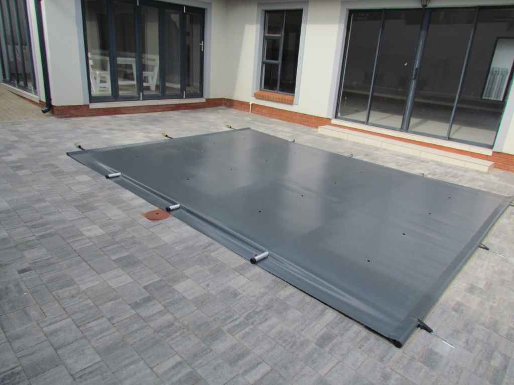 Rietvlei Heights Estate swimming pool paving granite pavers laid in a stretcher bond