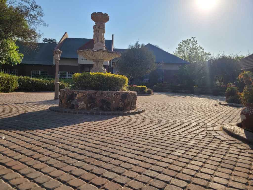 Commercial paving Irene Primary School Commercial paving at Irene Primary School with autumn blend cobble bond