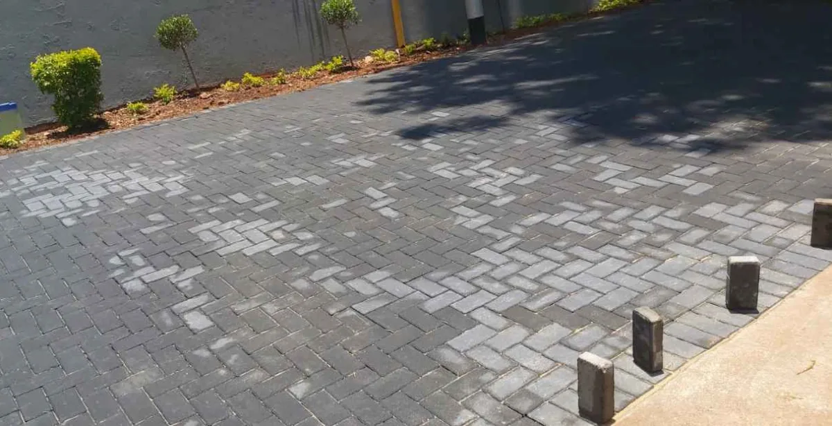 Commercial & Industrial Paving Pretoria | Pretoria Paving 13 Charcoal bevel parking bay with concrete bollards and planted edge in Waterkloof